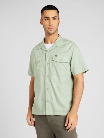 Lee Regular fit Button Up Shirt in Green: front