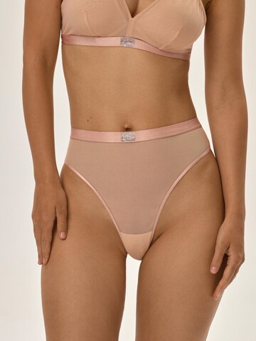 String 'String Othilia, leichter Shaping Effekt, hohe Leibhöhe, transparent L' di ESOTIQ in beige