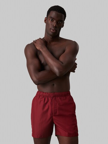Shorts de bain Calvin Klein Swimwear en rouge : devant
