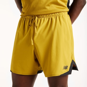 new balance - Loosefit Pantalón deportivo 'RC Essential 5' en amarillo