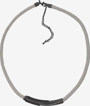 Chaîne Steuer en blanc : devant