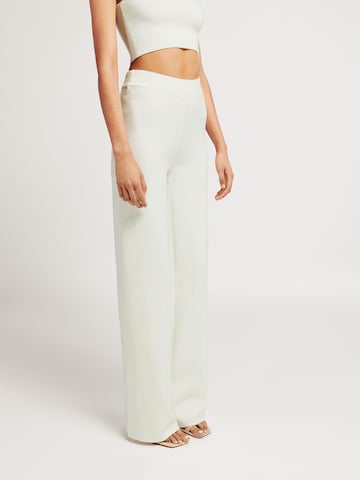 Regular Pantaloni 'Lotta' de la Lezu pe alb: față