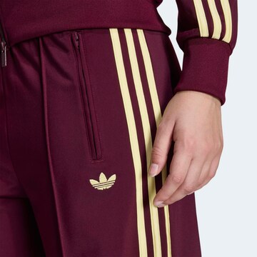Loosefit Pantalon 'Firebird' ADIDAS ORIGINALS en rouge