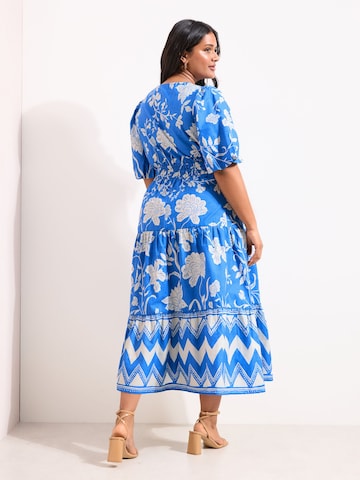 Lipsy Klänning i blå