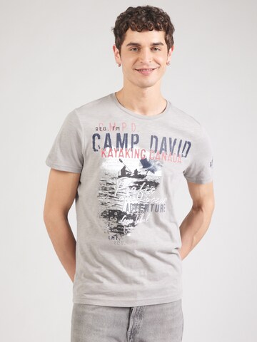 CAMP DAVID Tričko – šedá: přední strana