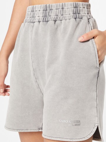 Loosefit Pantaloni di Karo Kauer in grigio