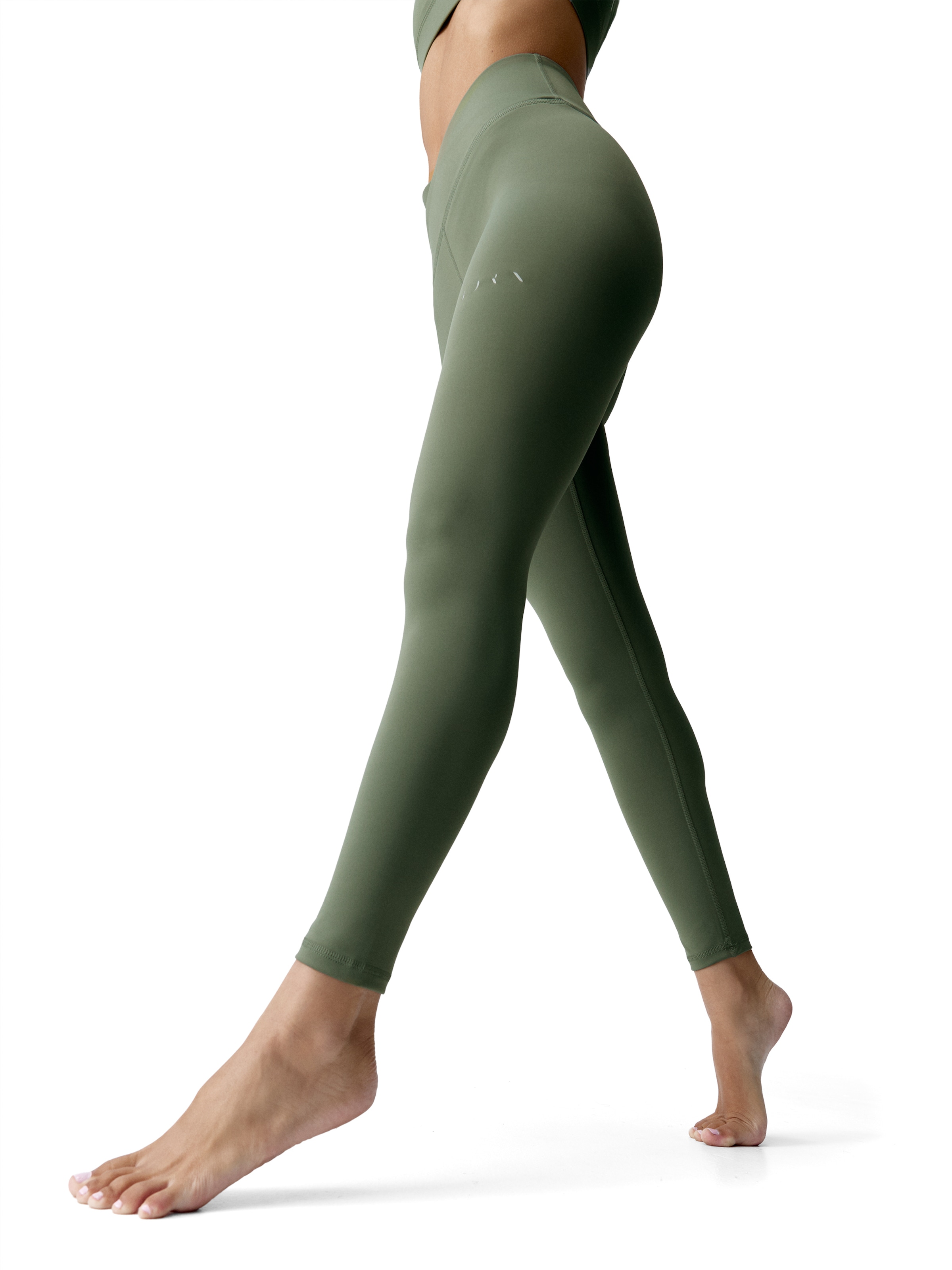 Born Skinny Leggings ' Sunrise ' in Green: front