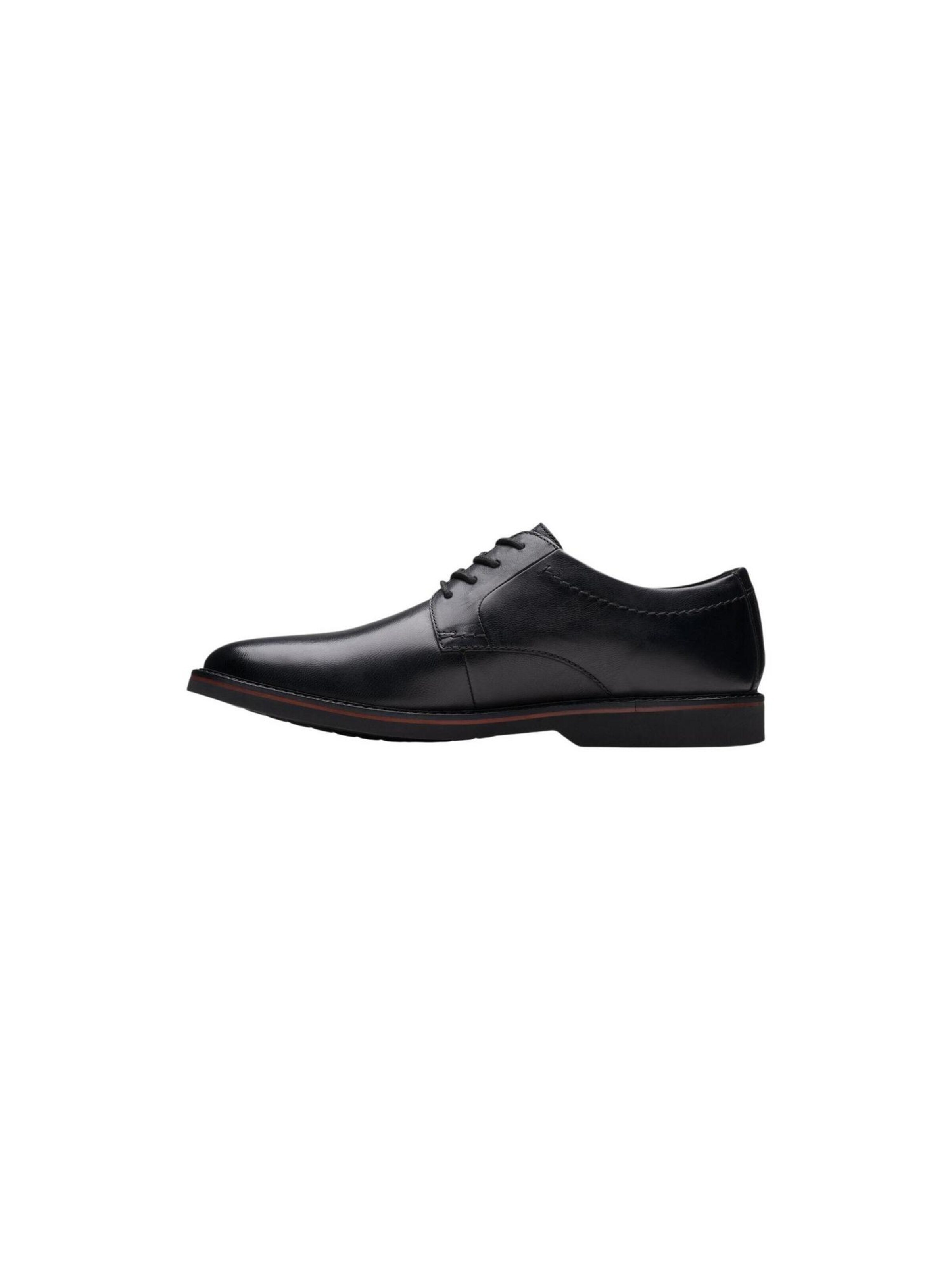 Scarpa stringata 'ATTICUS LTLACE 26173608' di CLARKS in nero: frontale