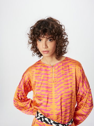 DELICATELOVE Obleka 'GITTA' | oranžna barva
