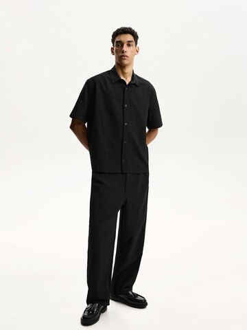Bershka Loosefit Kalhoty – černá