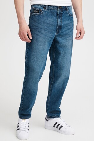 !Solid Regular Jeans in Blue: front