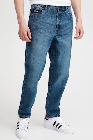 !Solid Regular Jeans in Blue: front