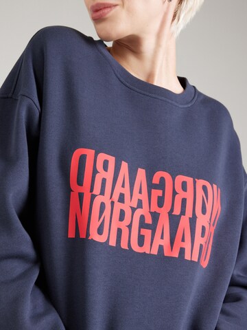 MADS NORGAARD COPENHAGEN Свитшот 'Tilvina' в Синий