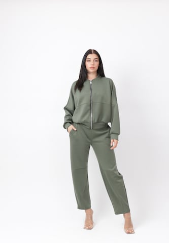 Elara Joggingpak in Groen: voorkant