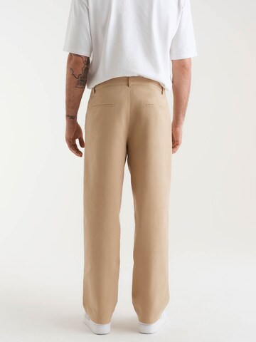 Loosefit Pantaloni 'Jesper' di ABOUT YOU x Kevin Trapp in beige