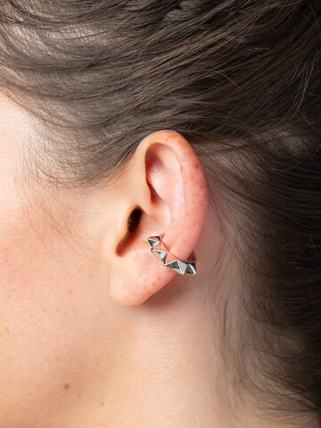 YParis Korvakoru 'Ear cuff Pike S' värissä hopea