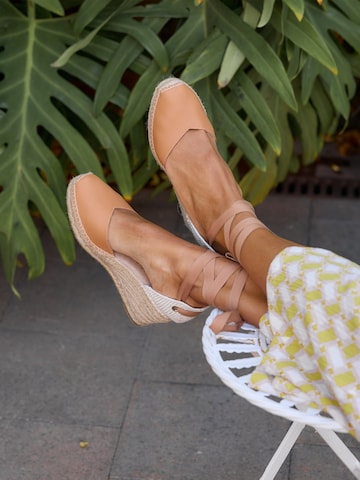 Sandalo 'Alpargata Cuña 7 cm' di Alhamas in beige: frontale