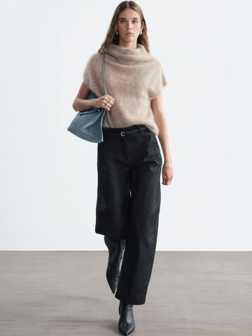 & Other Stories Barrel Trousers in Black