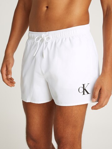 Pantaloncini da bagno di Calvin Klein Swimwear in bianco