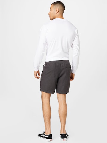 HOLLISTER Regular Shorts in Grau