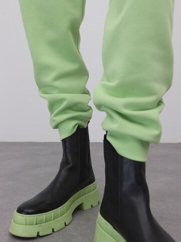 EDITED Tapered Trousers 'Riley' in Green