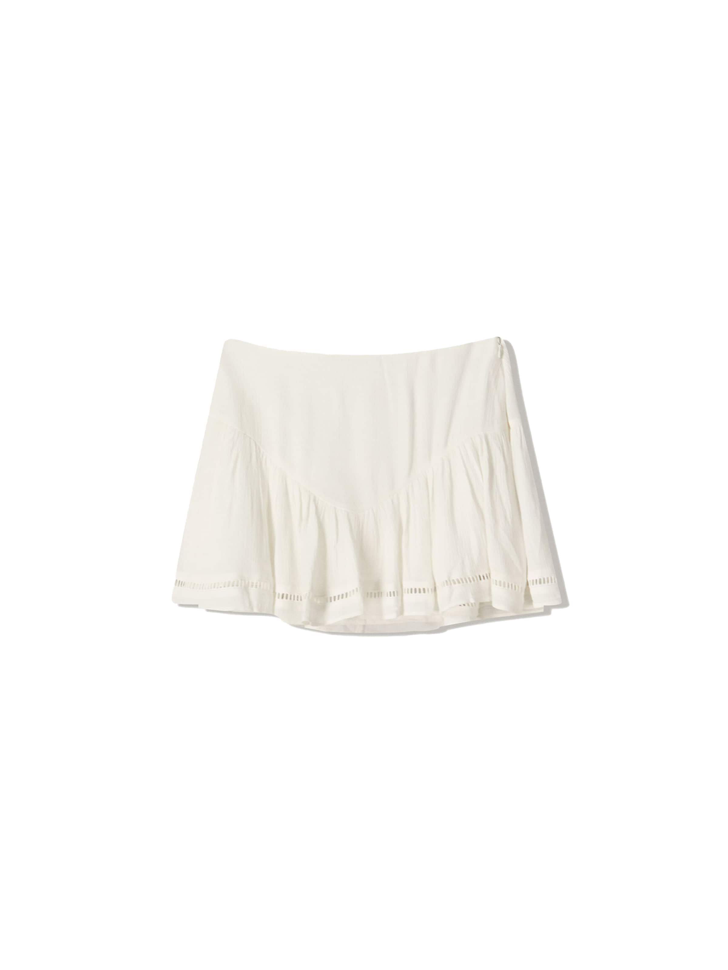 Fustă de la Bershka pe alb: față