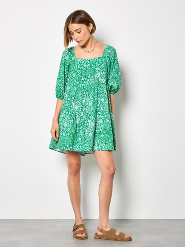 Robe Apricot en vert