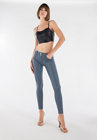 Freddy Skinny Pants in Blue: front