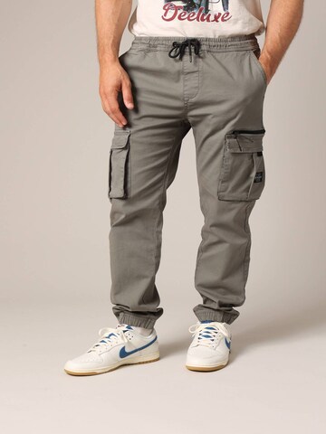 Effilé Pantalon cargo 'Monroe' Deeluxe en vert : devant