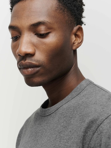 SANVT Shirt 'The Heavyweight'‌‌‌ in Grau