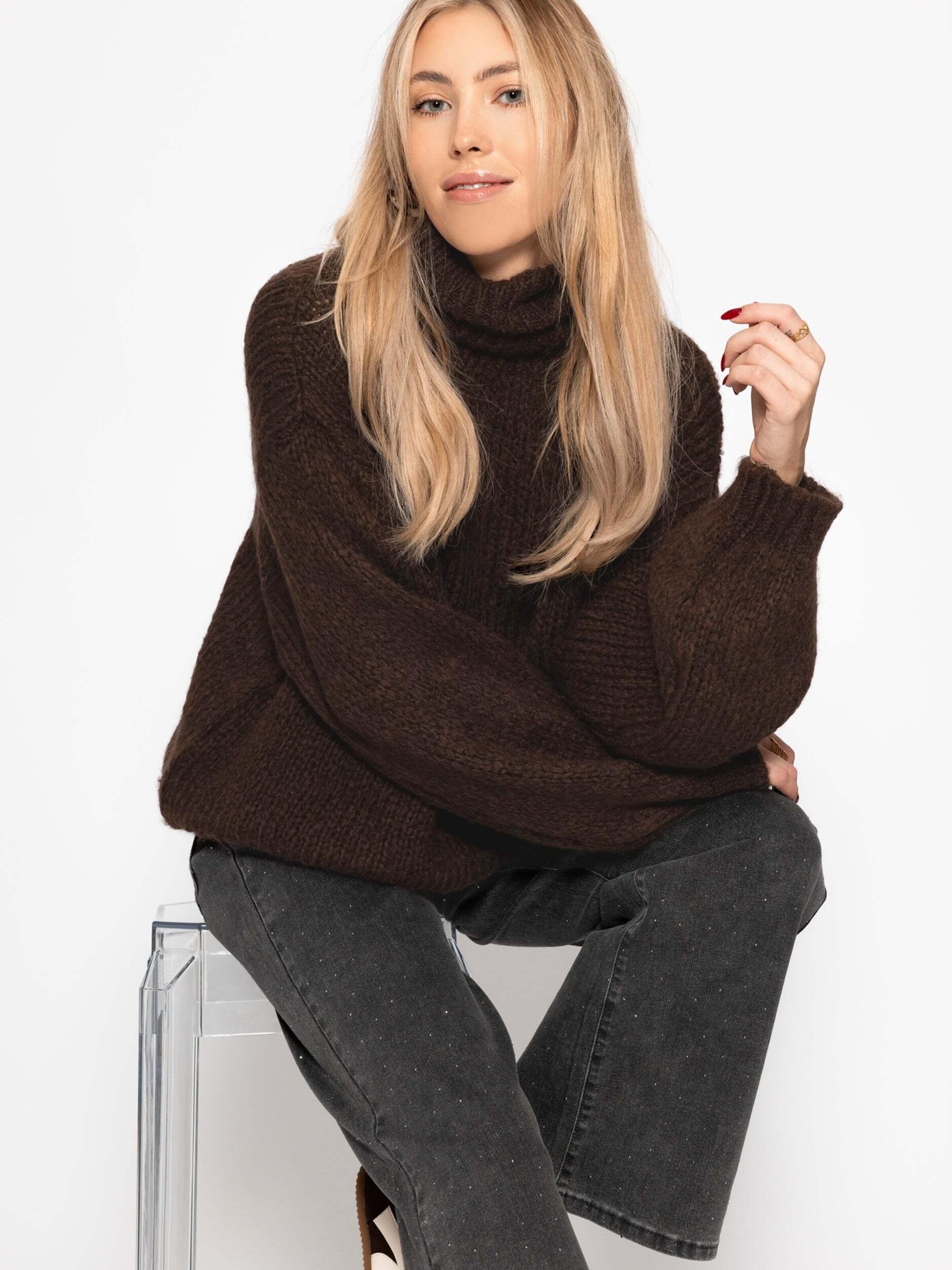 SASSYCLASSY Oversized sweater in Brown: front