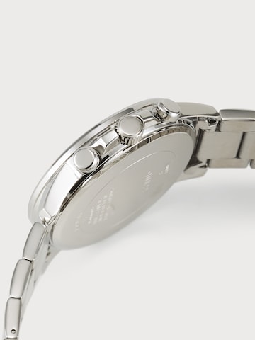 GUESS Аналоговые часы 'Walker' в Серебристый