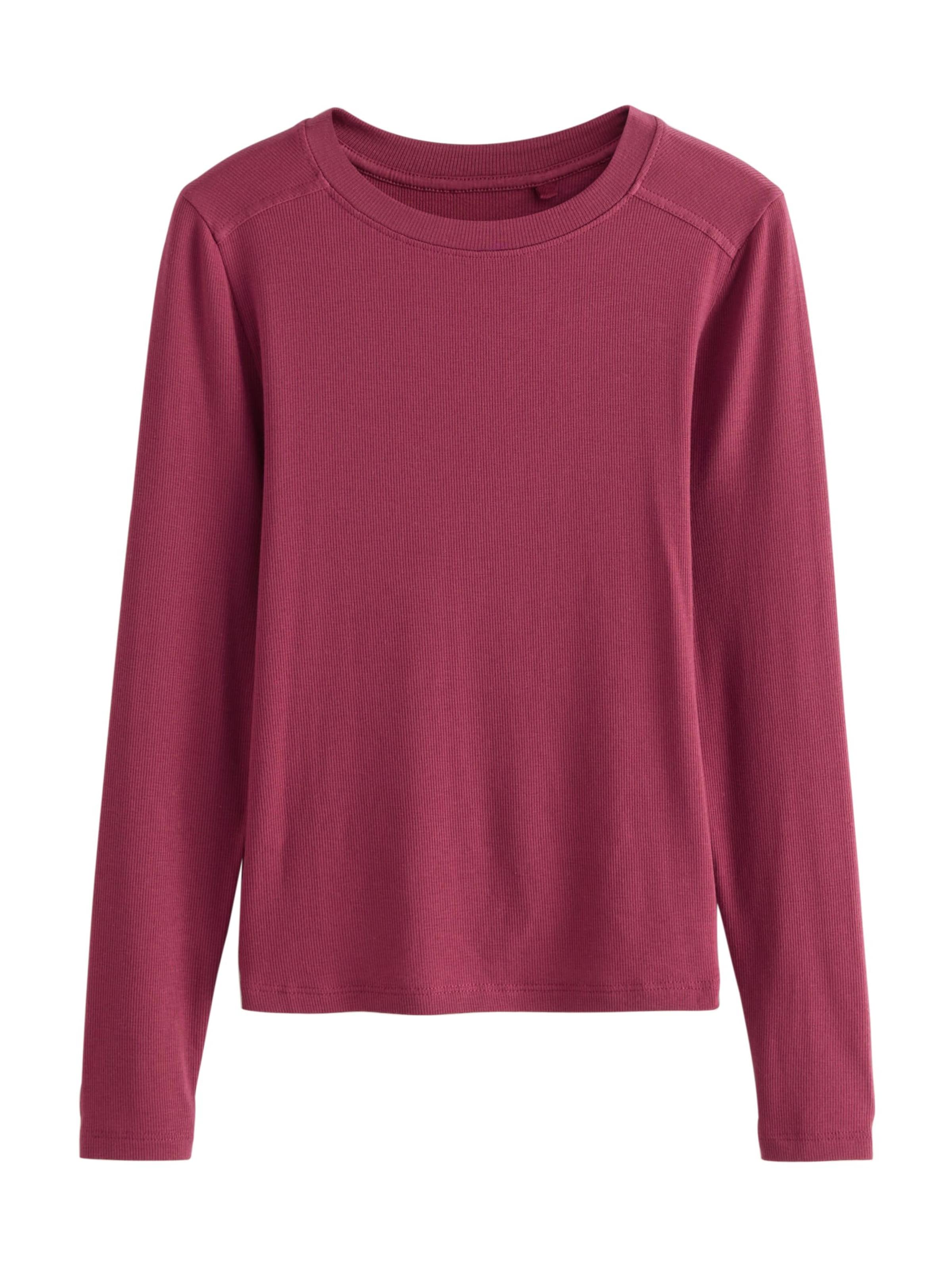 Tricou de la Next pe roșu: față