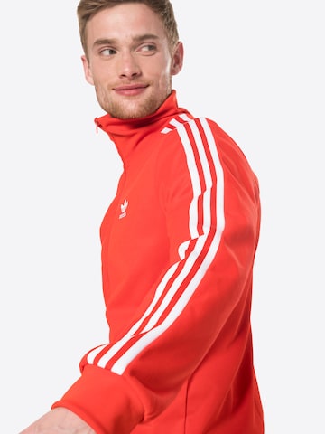 ADIDAS ORIGINALS Sweatjakke 'Beckenbauer' i rød