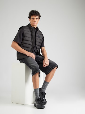 MUSTANG Liivi 'DUBLIN' värissä musta