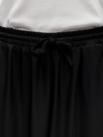 Loosefit Pantaloni modello harem 'OBJChilli' di OBJECT in nero