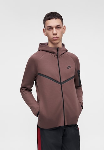 Nike Sportswear - Sudadera con cremallera 'Tech Fleece' en marrón: frente