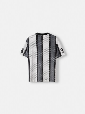 Bershka Majica | črna barva