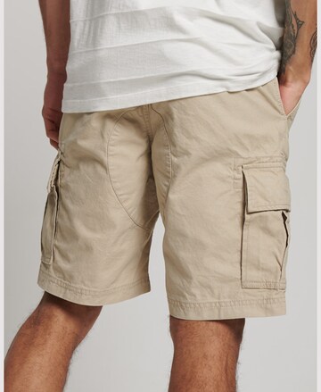 Superdry Regular Cargohose in Beige