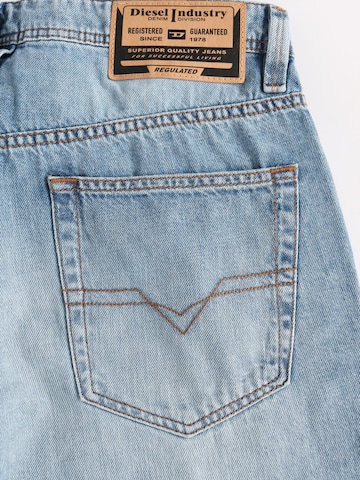 DIESEL Normalny krój Jeansy 'Light & Supersoft MARKEE R68DJ' w kolorze niebieski