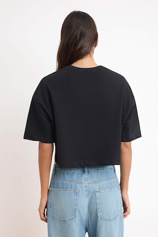 Trendyol - Camiseta en negro