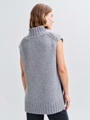 Pull-over 'Pusefa' OPUS en gris