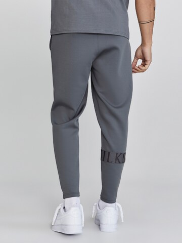 Effilé Pantalon SikSilk en gris