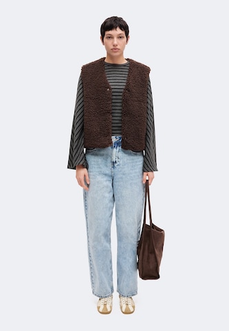 mazine Vest in Brown