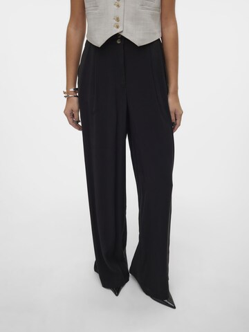 Wide Leg Pantalon à pince 'Sally' VERO MODA en noir : devant