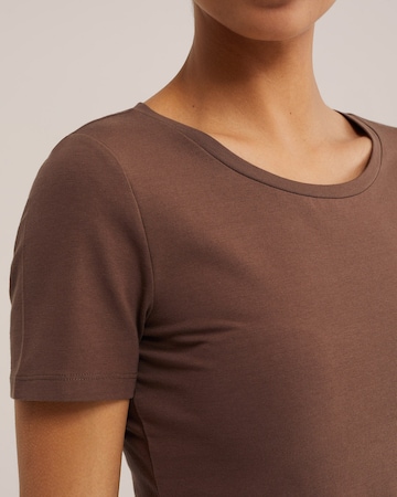 WE Fashion - Camiseta en marrón