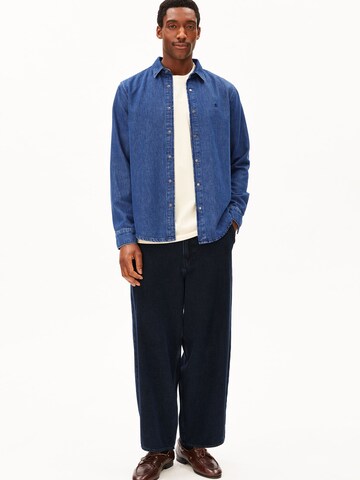 Coupe regular Chemise ARMEDANGELS en bleu