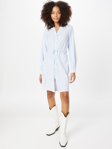 Robe-chemise 'EMIA' SISTERS POINT en bleu : devant