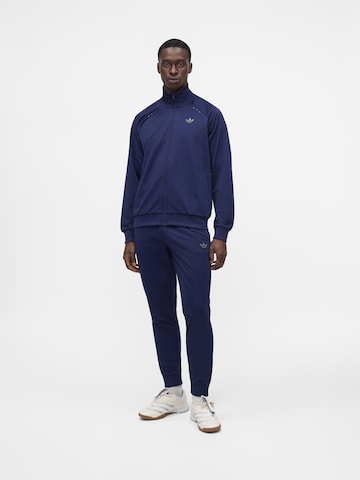 ADIDAS ORIGINALS - Fato de jogging 'TECH ESS' em azul: frente