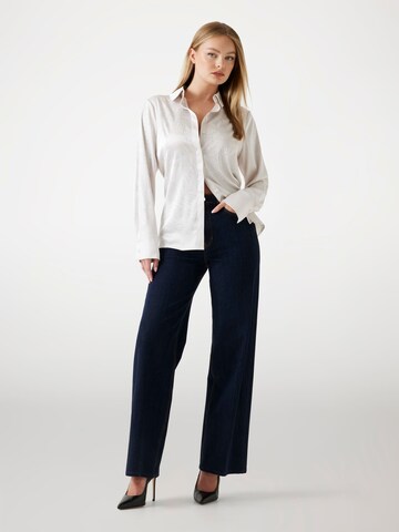GUESS Blouse in White